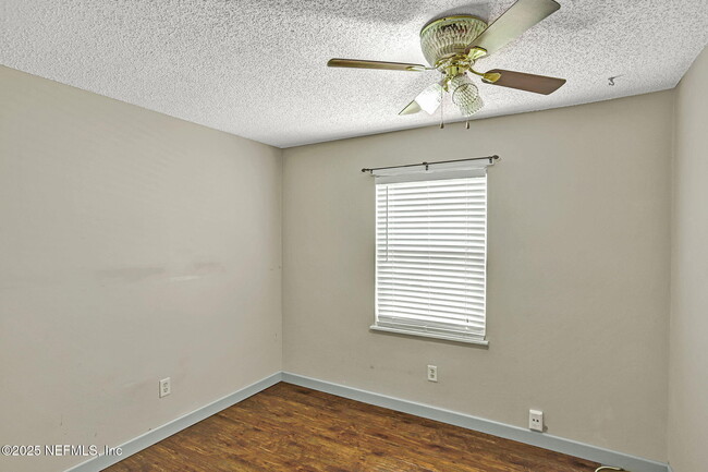 Building Photo - 2214 Luana Dr E