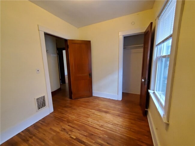 Building Photo - 325 Field St