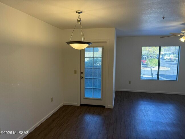 Building Photo - 5751 N Kolb Rd