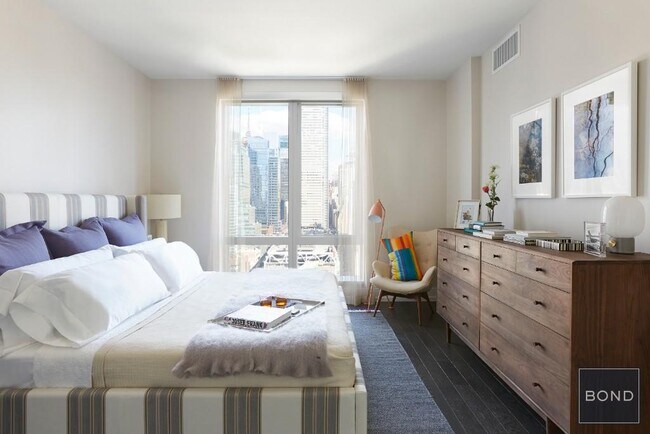 Building Photo - 555 Tenth Avenue