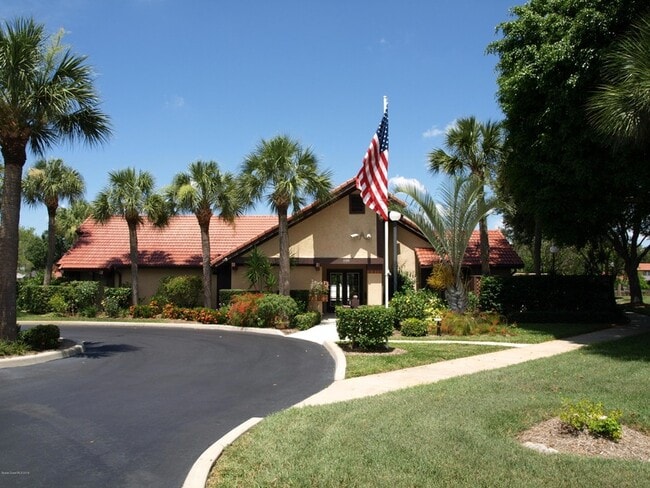 Building Photo - 1527 Waldorf Cir NE