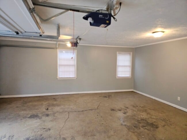 Building Photo - 270 Huckleberry Ln