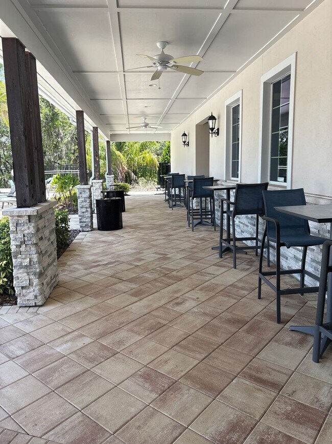 Building Photo - Spacious 5-Bedroom Home for Rent in Lake P...