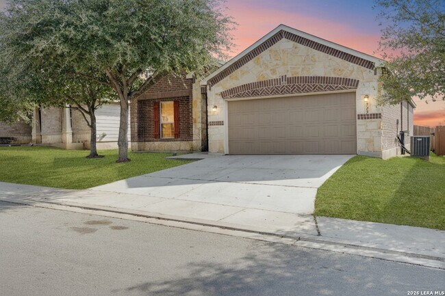 Building Photo - 322 Walnut Crest