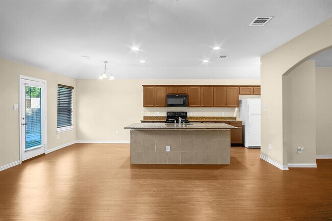 Building Photo - 1180 County Rd 3406