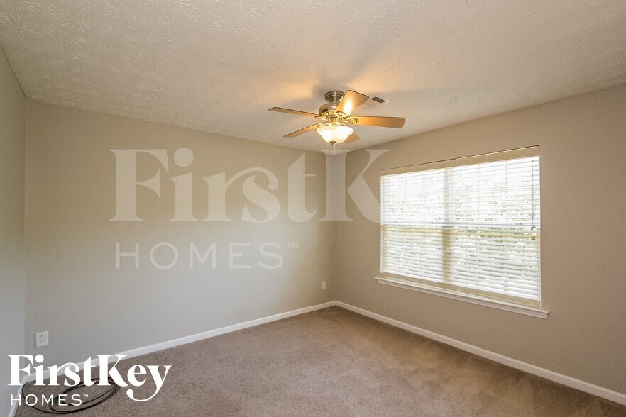 Building Photo - 3545 Bridgeshaw Dr