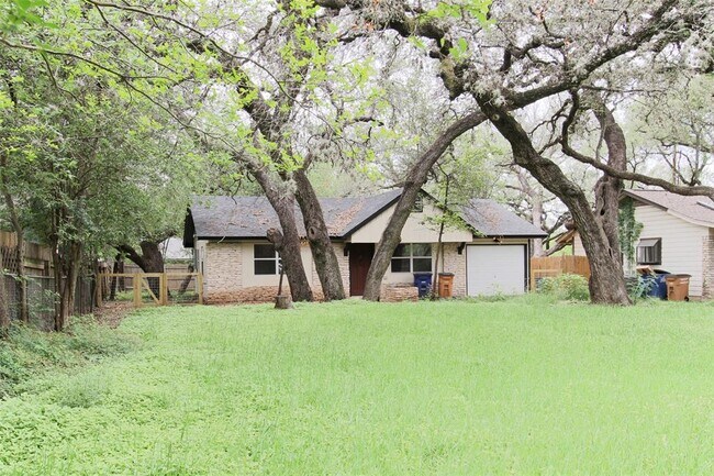 Building Photo - 305 Rowland Dr