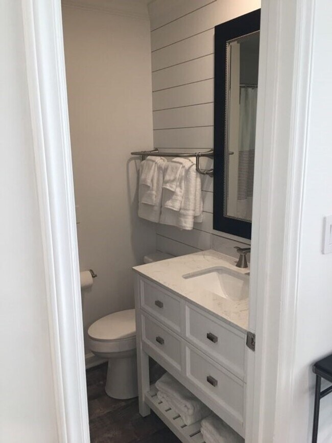 Building Photo - 2 Bedroom Condo in  Portside at Davidson Landing!