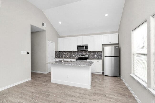 Building Photo - 16706 E Hammon