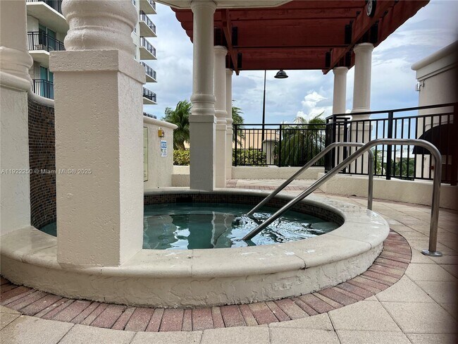 Building Photo - 610 W Las Olas Blvd