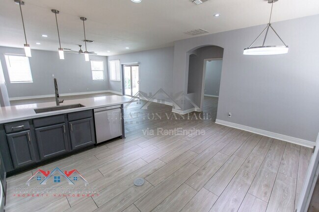 Building Photo - 3068 E Ravenswood Dr
