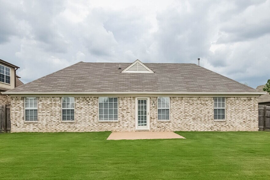 Building Photo - 10221 Adikson Dr