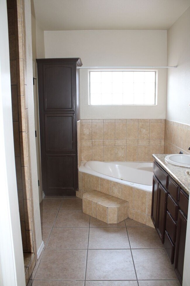 Building Photo - 3645 SAMMY REECE Pl