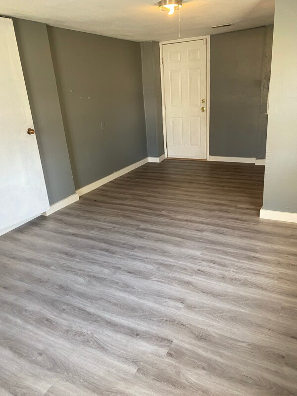 Building Photo - 1809 E 23rd St N