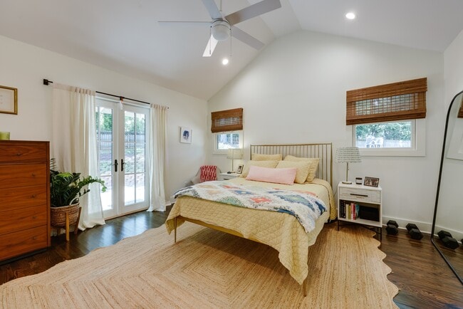 Building Photo - 234 Sunset Dr