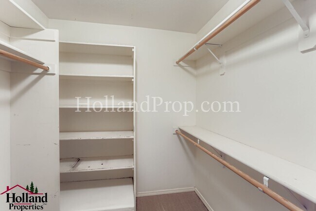 Building Photo - 3060-3062 Lazy River Dr