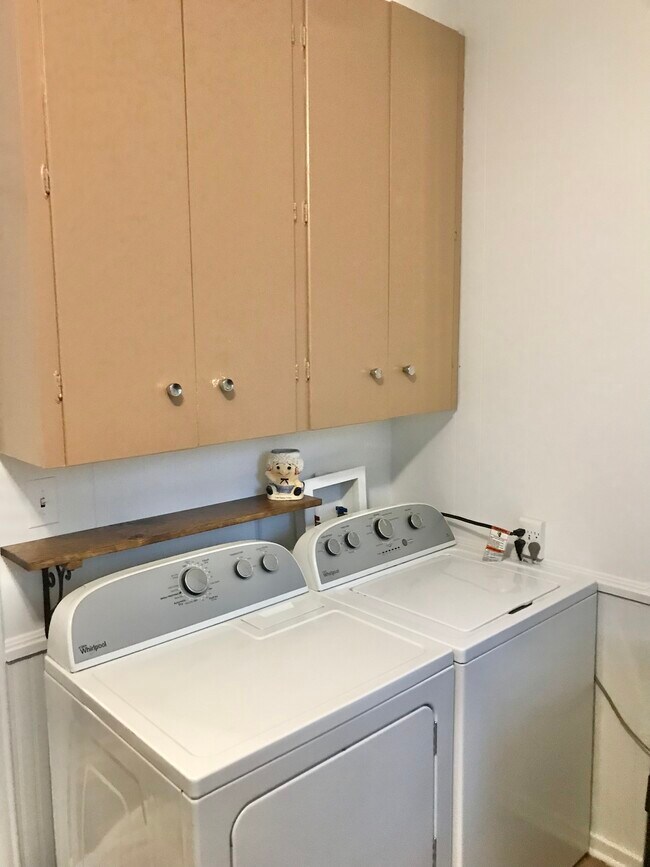 Building Photo - 903 Ward St