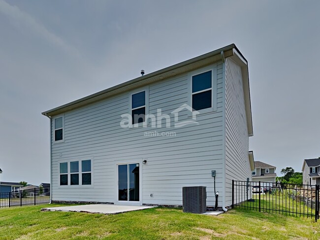 Building Photo - 1122 Amberly Wy