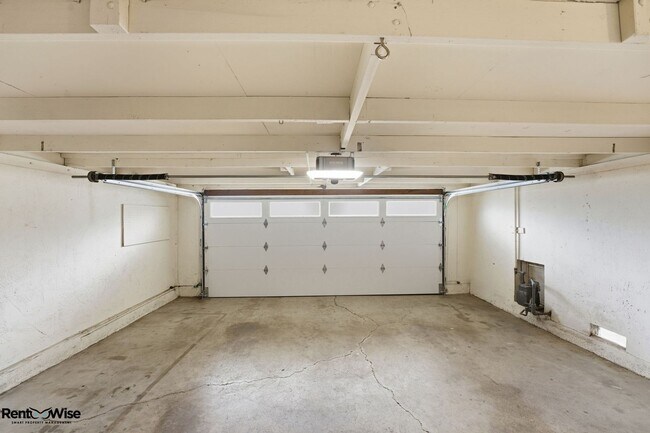 Building Photo - 536 W Hillsdale Blvd