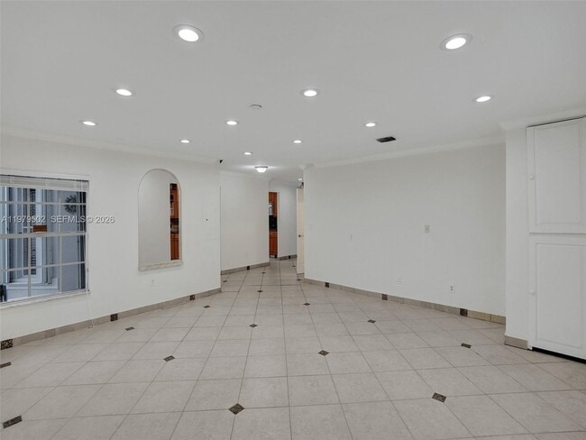 Building Photo - 3745 Piccadilly St