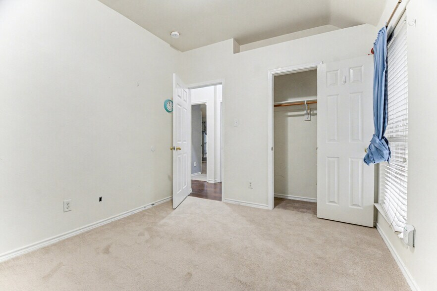 Building Photo - 5474 Golfside Dr