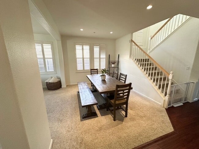 Building Photo - Brentwood 4 bd/2.5 bath with Speakeasy Room behind 2 car garage! Incredible backyard patio, outdo...