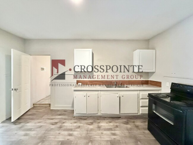 Building Photo - Charming 2-Bedroom 1-Bathroom Unit!