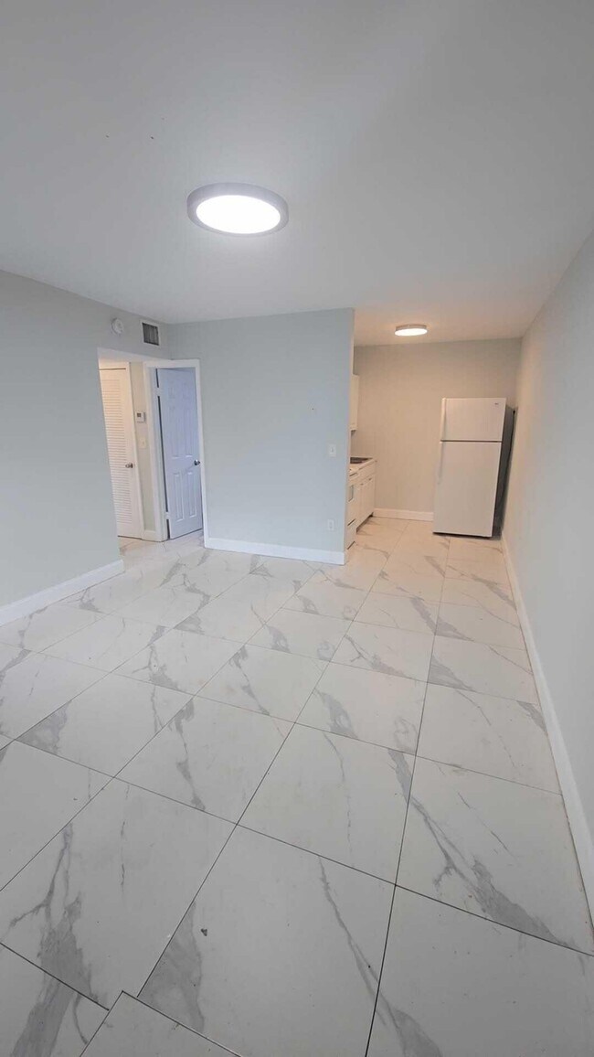 Building Photo - 621 NW 5th Ave