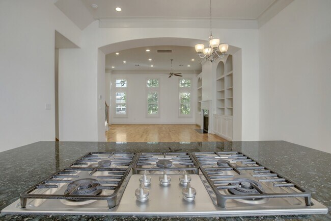 Building Photo - 1415 Oakdale St