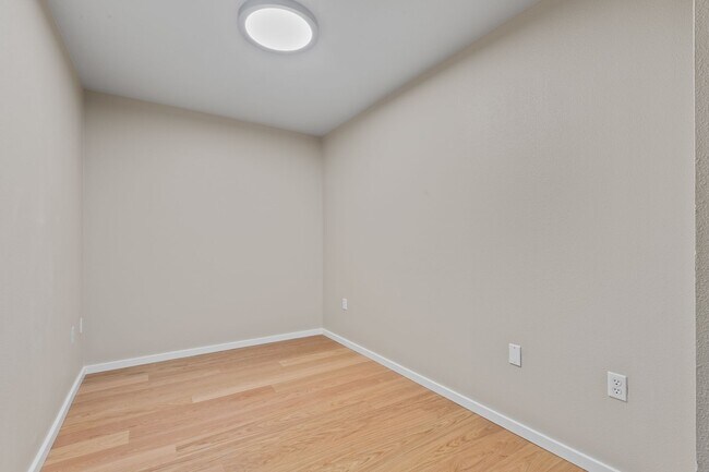 Building Photo - 1Bd/1Ba Kirkland Condo
