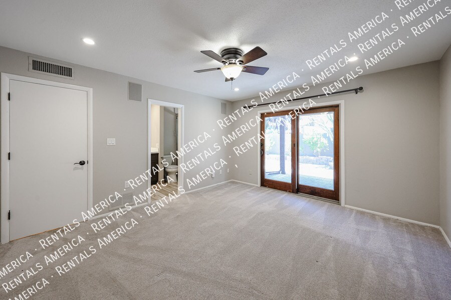 Building Photo - 15811 E Richwood Ave