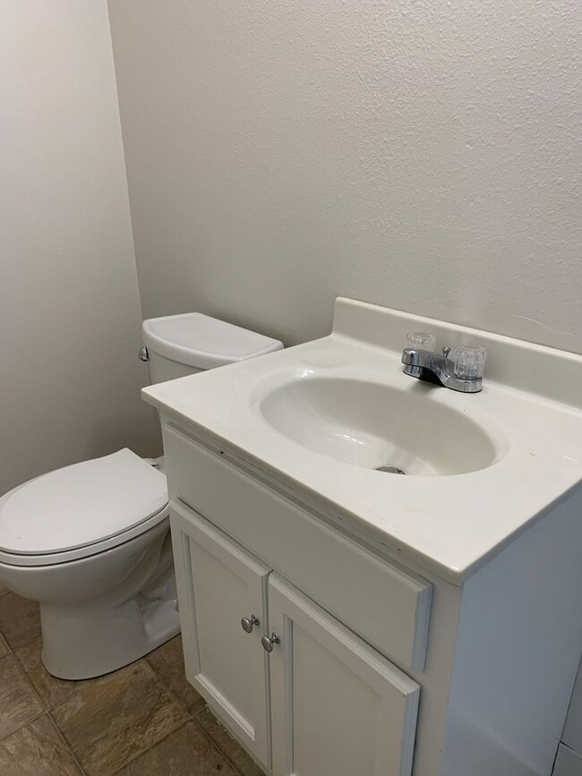 Building Photo - Updated home!