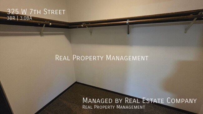 Building Photo - 325 W 7th St