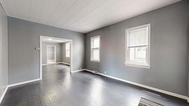 Building Photo - ** AVAILABLE OCTOBER 2025 *** Old Brooklyn...