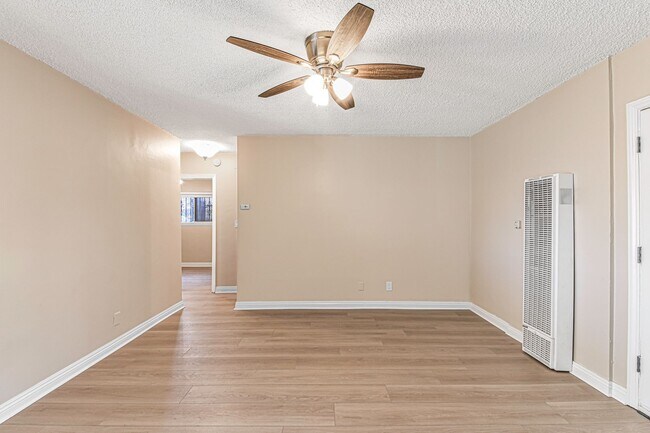 Interior Photo - 1427 West Parade Street