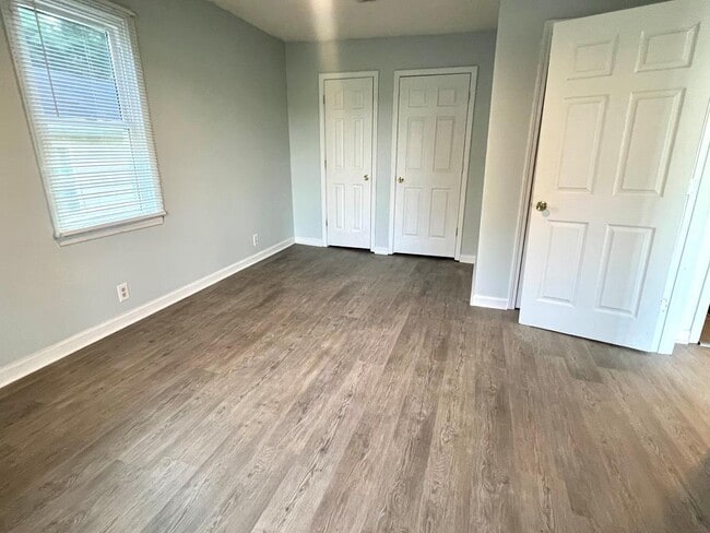 Building Photo - 117 Williams St