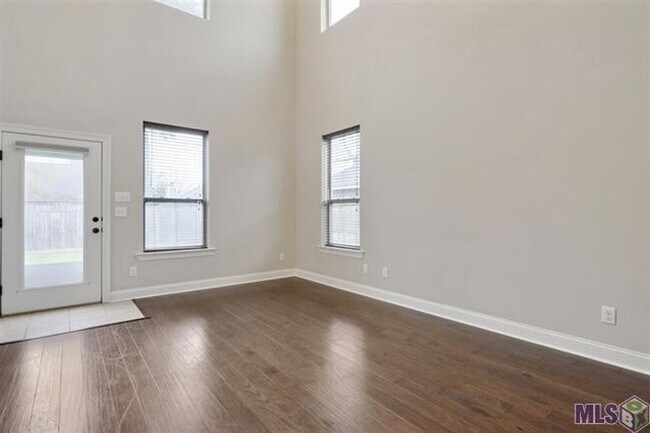 Building Photo - 4 Bedroom House off Old Hammond near S. Fl...
