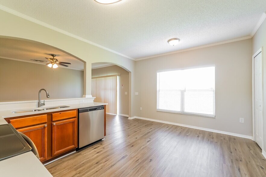 Building Photo - 1026 Cannock Dr