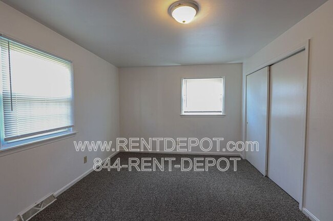 Building Photo - 2805 Ravenswood Dr