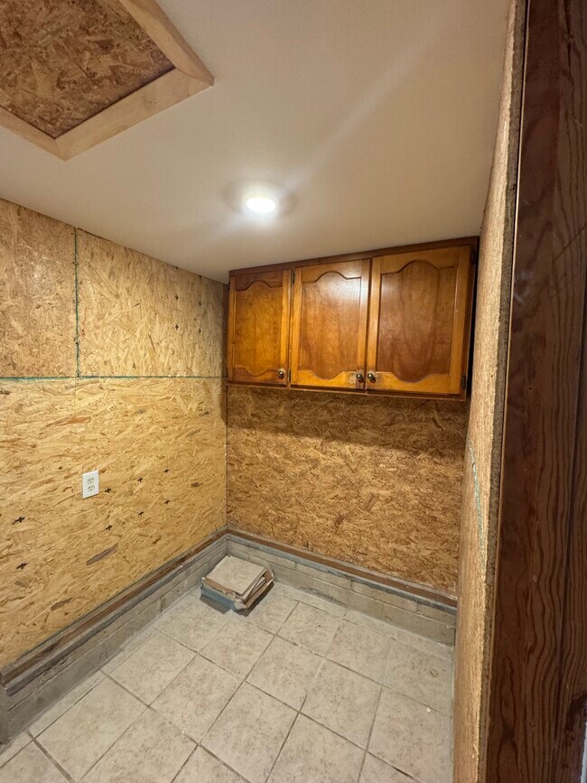 Building Photo - 1905 Charlton Dr