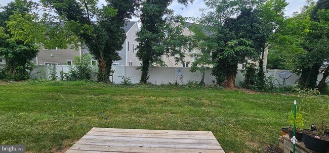Building Photo - 222 E Whitlock Ave