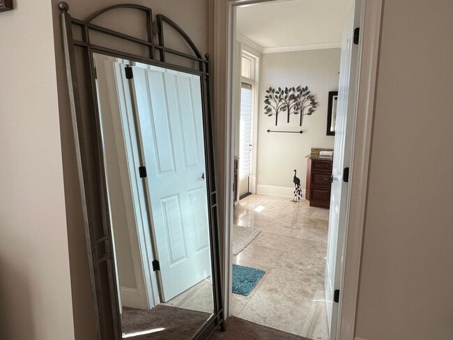 Building Photo - Walk to the Beach from this Furnished and Renovated Condo!