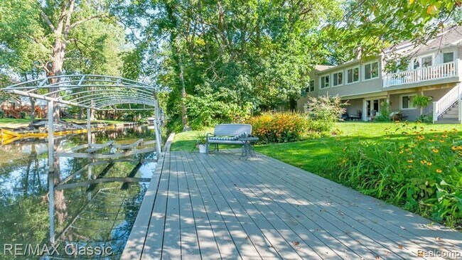 Building Photo - AVAILABLE - Waterfront Home!