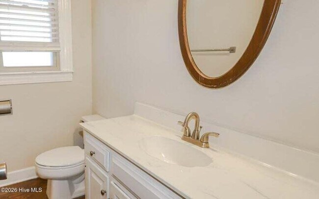 Building Photo - 809 Houndslake Dr