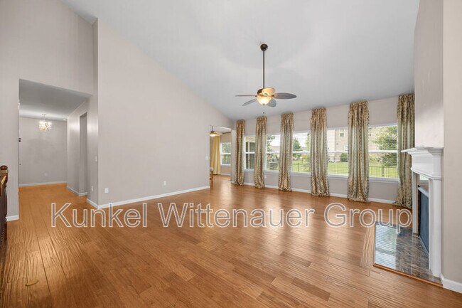 Building Photo - 105 Forest Oaks Dr