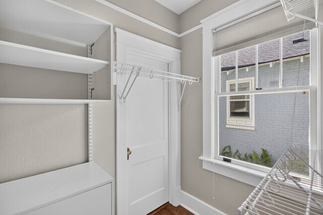 Building Photo - 831 Rutledge Ave