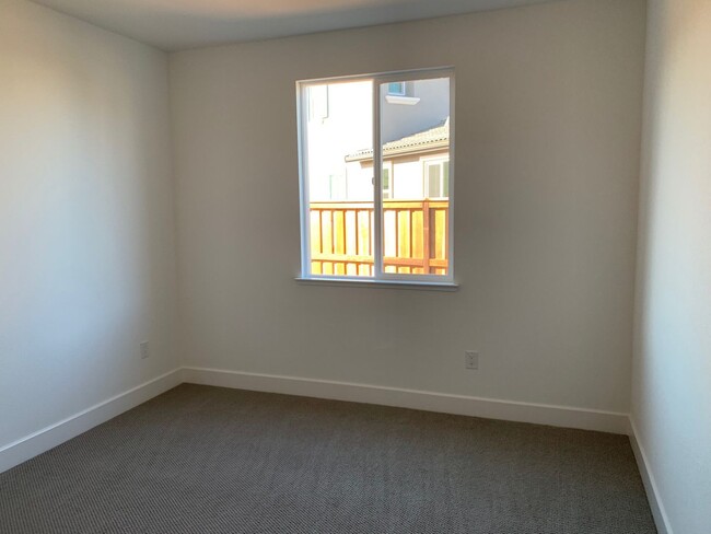 Building Photo - Home In Tracy Hills - Tenant occupied DO N...