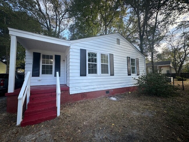 Primary Photo - Renovated 3 Bedroom 2 Bathroom - Available...