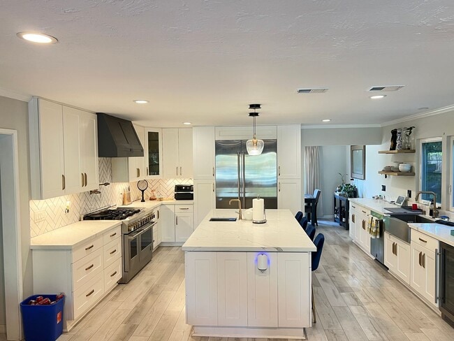 Building Photo - Beautifully Upgraded 5 Bed 4 Bath Orange Pool Home