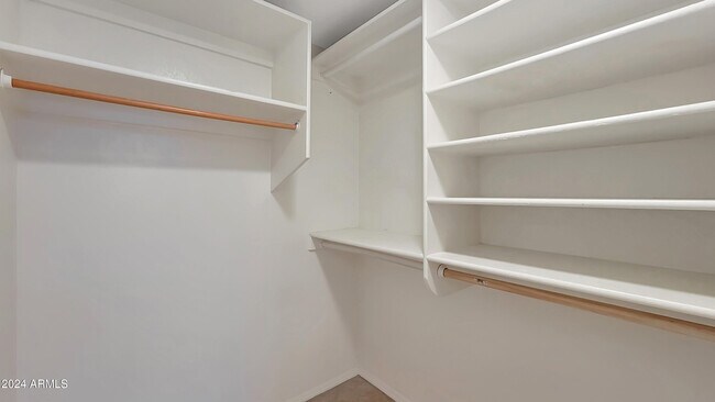 Building Photo - 8817 E Dahlia Dr